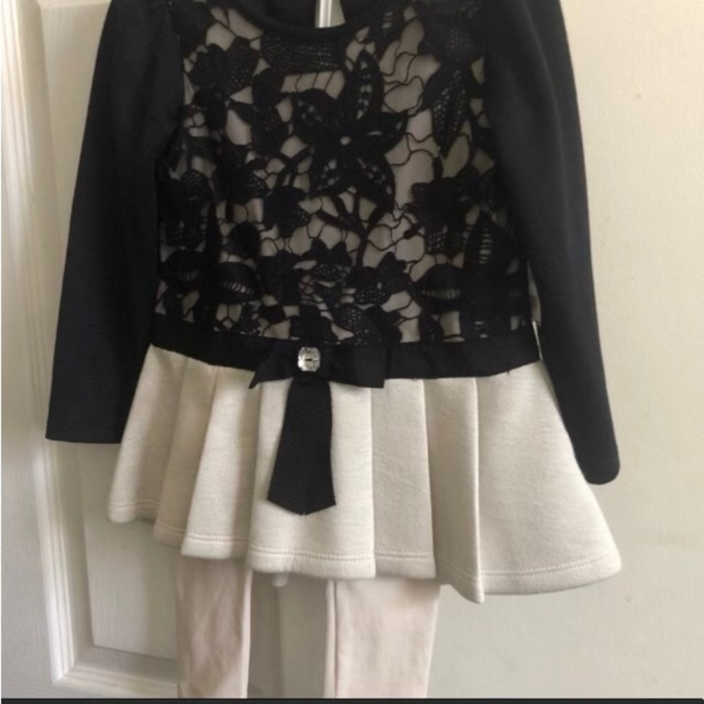 *** 2 outfits *** Girls Max Studio 2pc Outfit & White Eyelet Dress